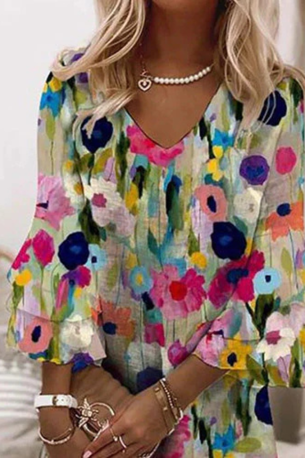 Tabitha - Vestido Mini de Cuello en V con Estampado Floral Romántico