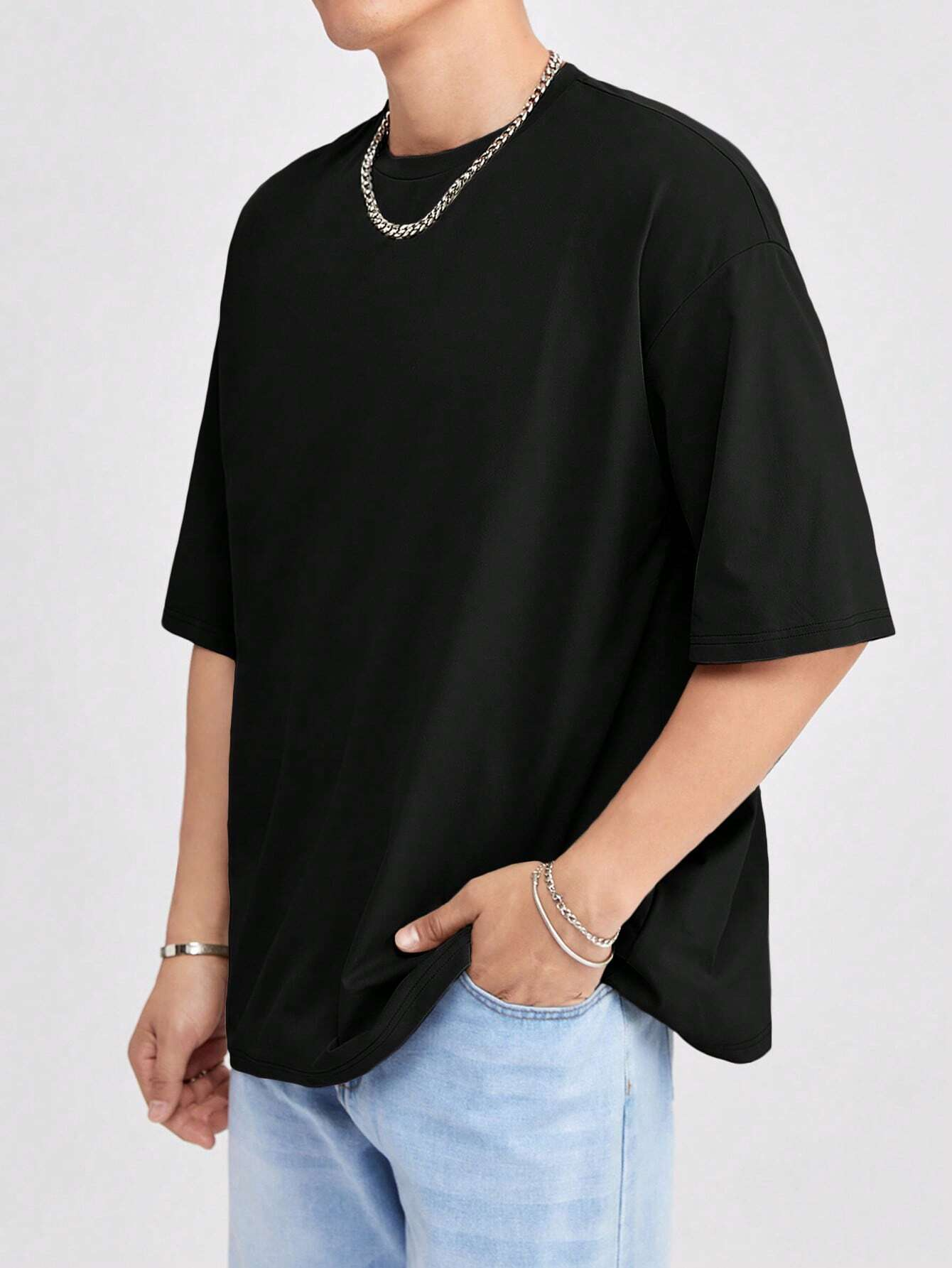 Bram | Camiseta negra oversized estilizada para el verano