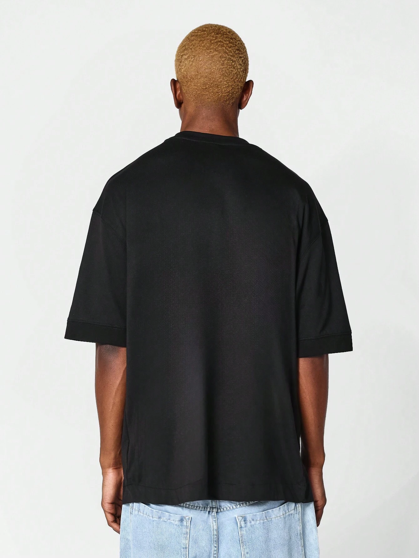 Bram | Camiseta negra oversized estilizada para el verano