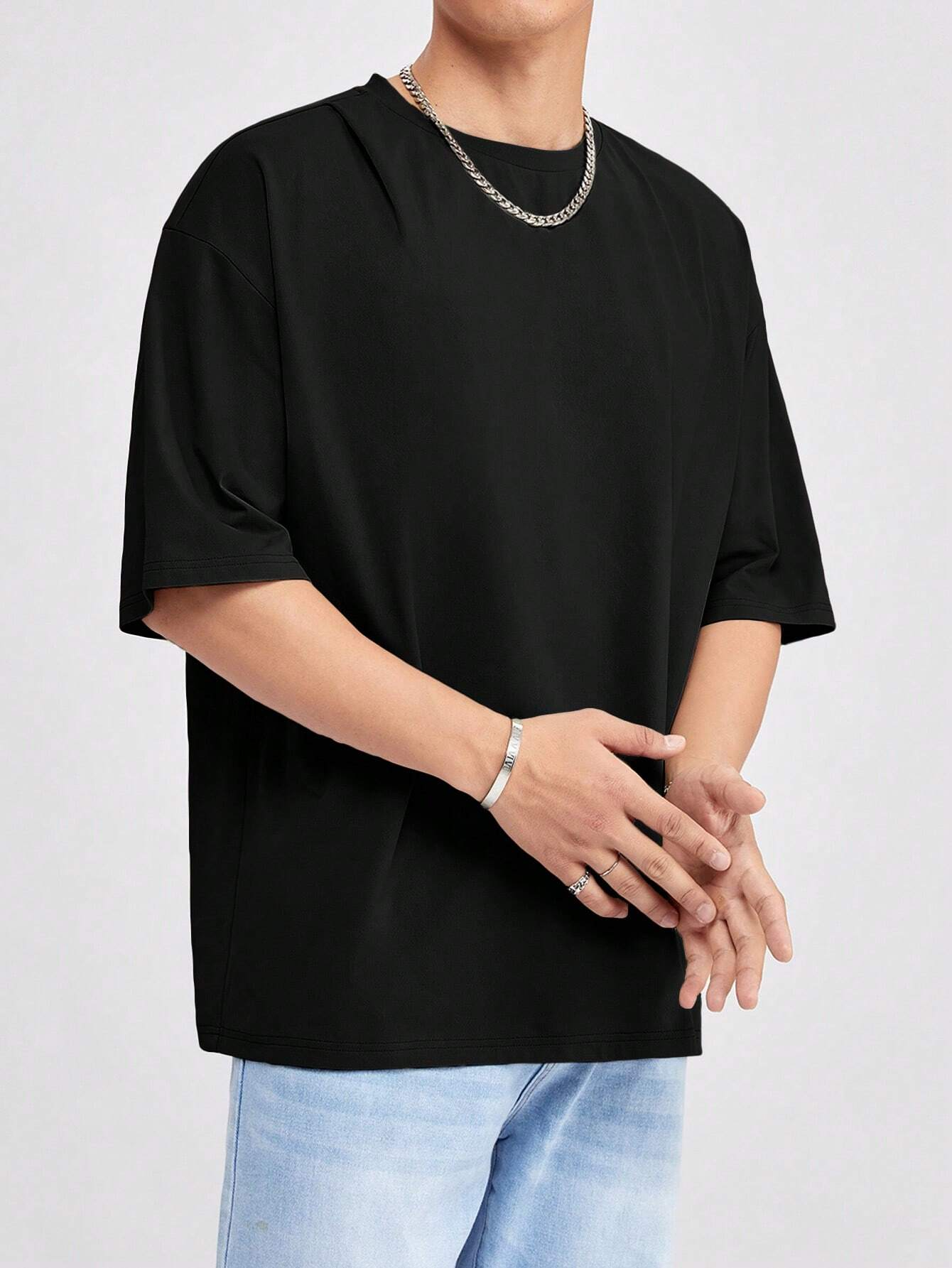 Bram | Camiseta negra oversized estilizada para el verano