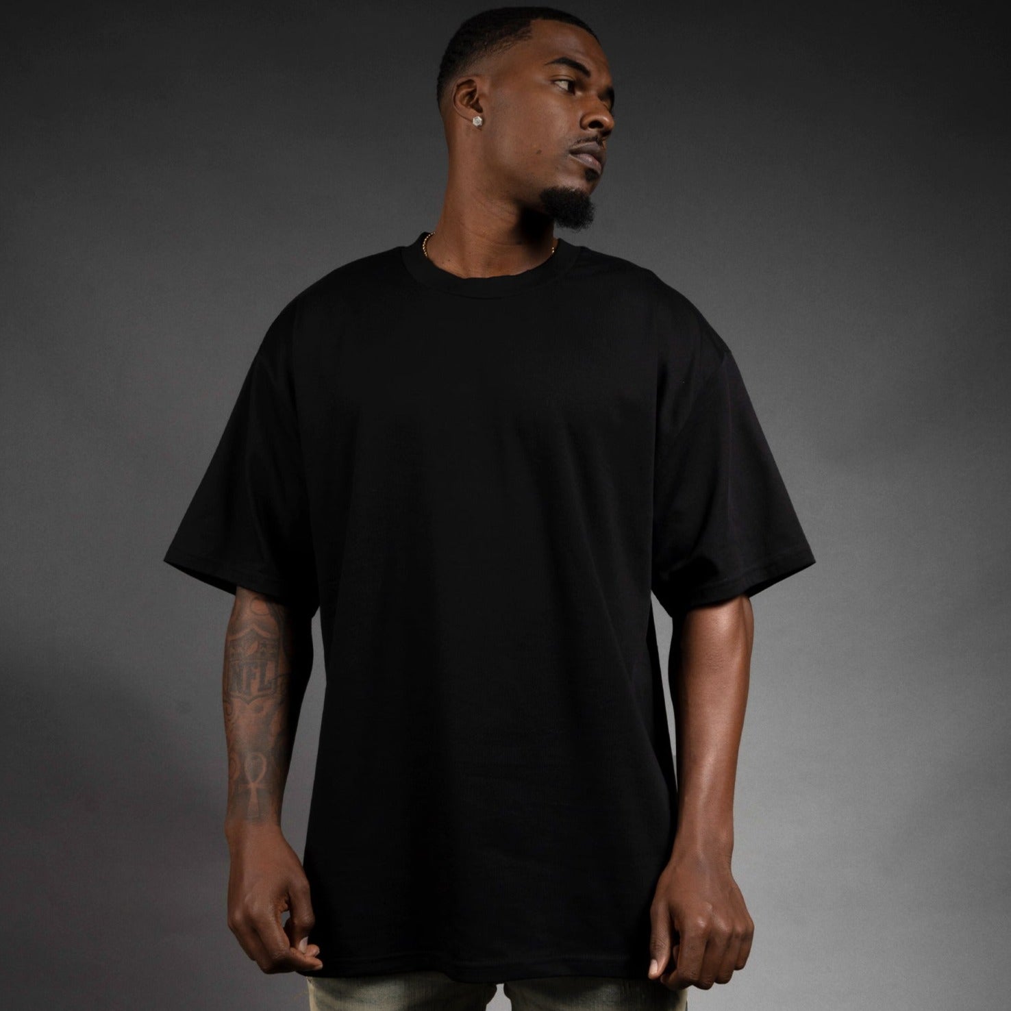 Camiseta Negra Pesada - Básica