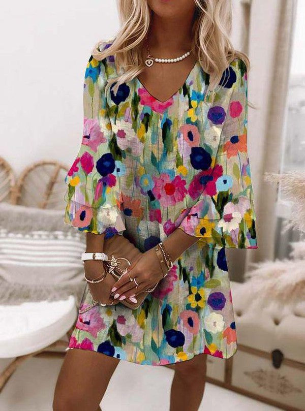 Tabitha - Vestido Mini de Cuello en V con Estampado Floral Romántico
